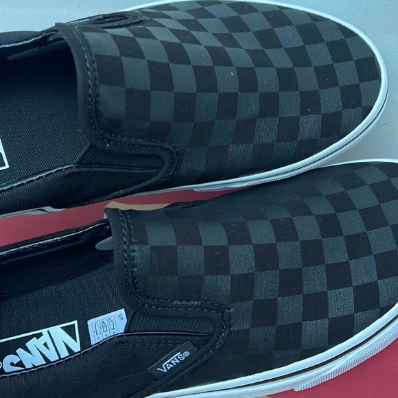 Vans Men’s Classic Slip-On
(Checkerboard)Black/Black
VN000EYE276
Sneakers - Picture 15 of 16